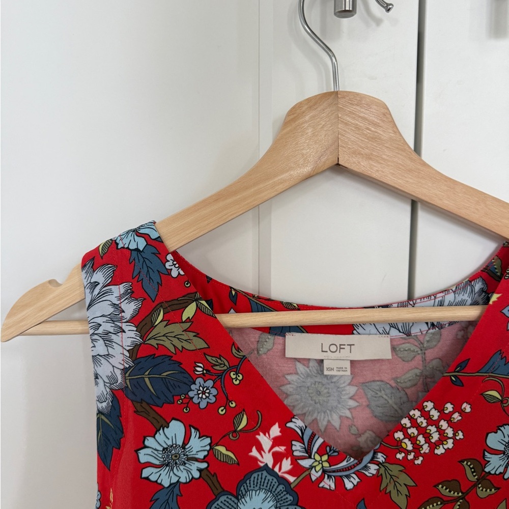 LOFT Red Graphic Sleeveless Tank Top